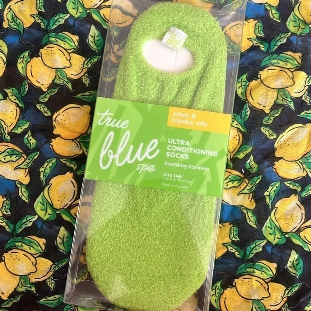 Brand New Bath & Body Works True Blue Ultra Conditioning Socks Soothing Socklets